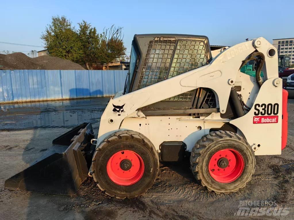 Bobcat S 300 滑移轉向裝載機