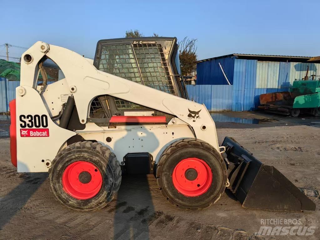 Bobcat S 300 滑移轉向裝載機
