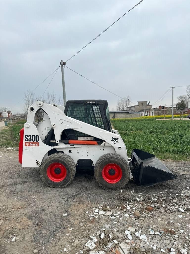 Bobcat S 300 滑移轉向裝載機