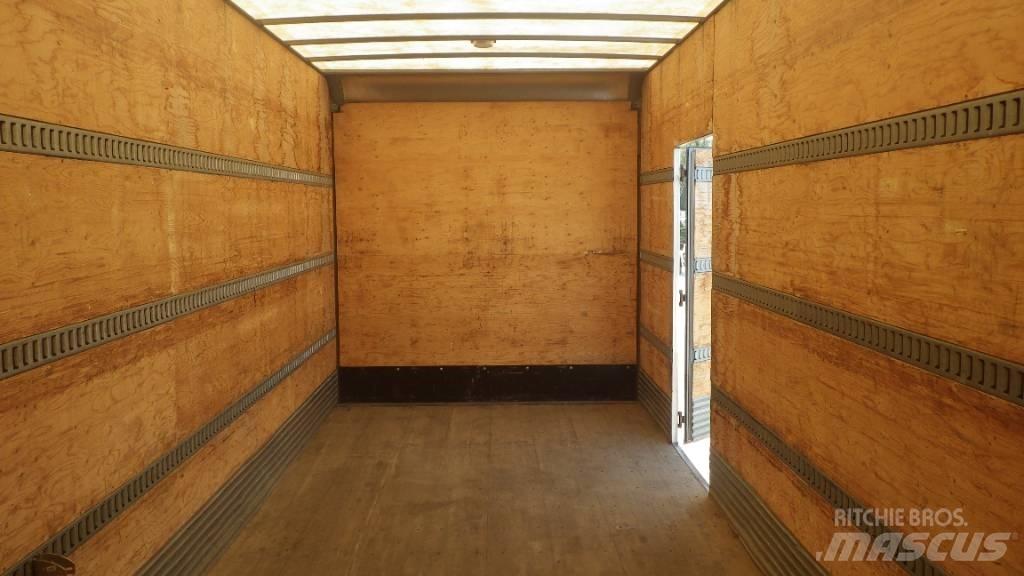 Freightliner M2 106 貨箱式卡車