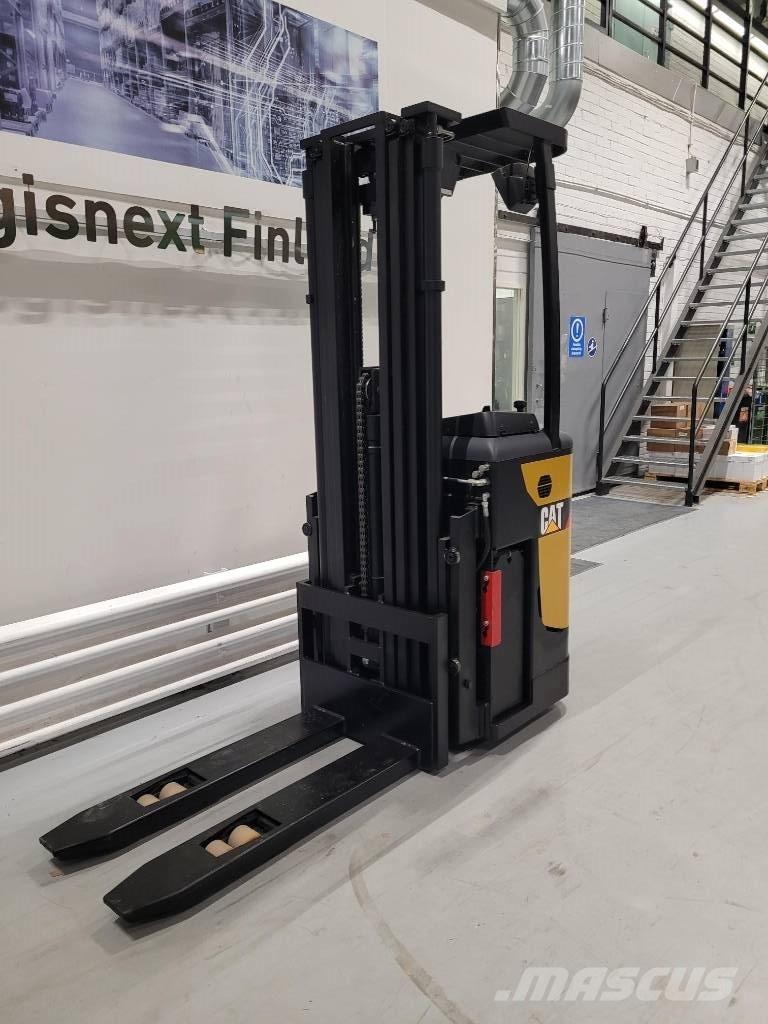 CAT NSR 16NI 自走式堆積機