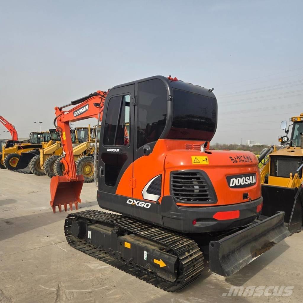 Doosan DX 60 小型挖土機/掘鑿機<7t(小型挖掘機)