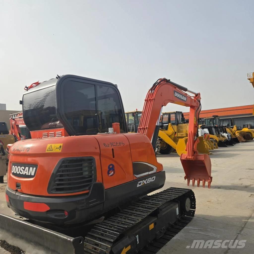 Doosan DX 60 小型挖土機/掘鑿機<7t(小型挖掘機)