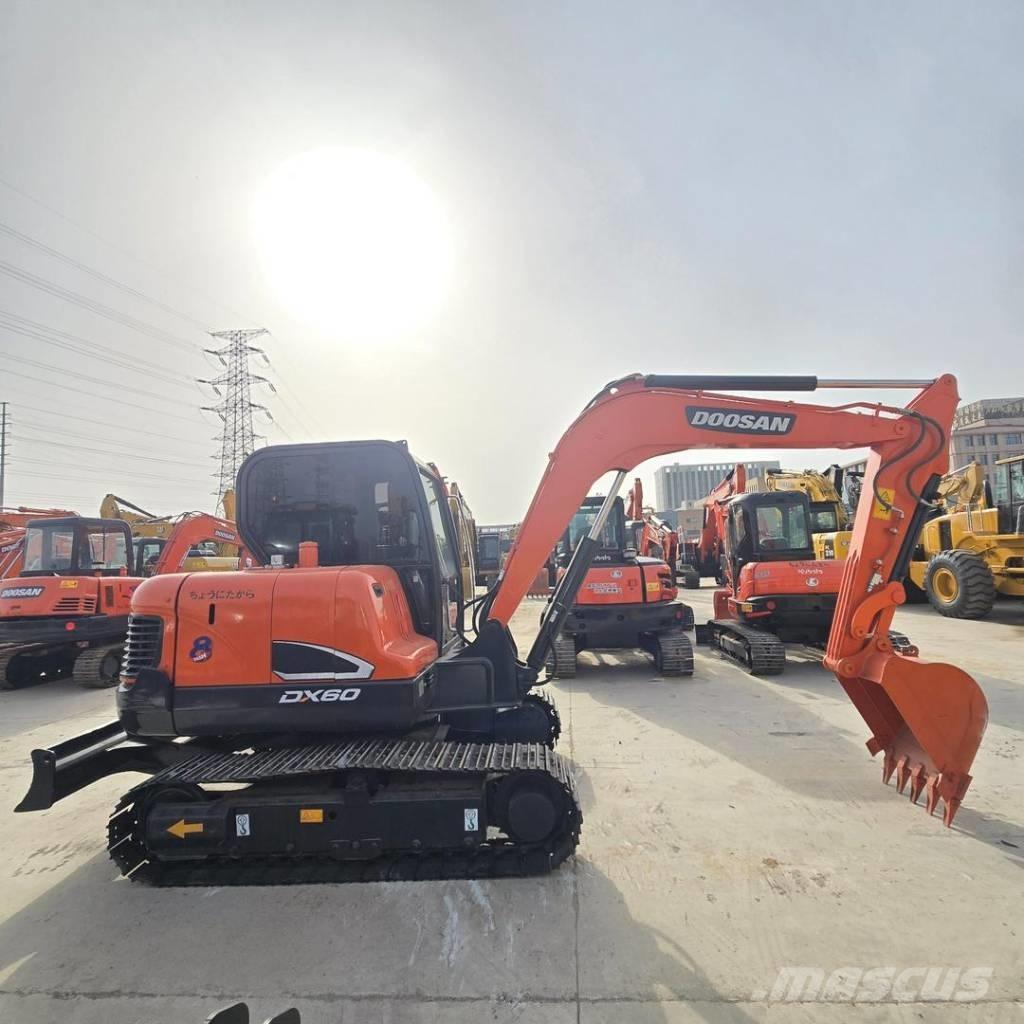 Doosan DX 60 小型挖土機/掘鑿機<7t(小型挖掘機)