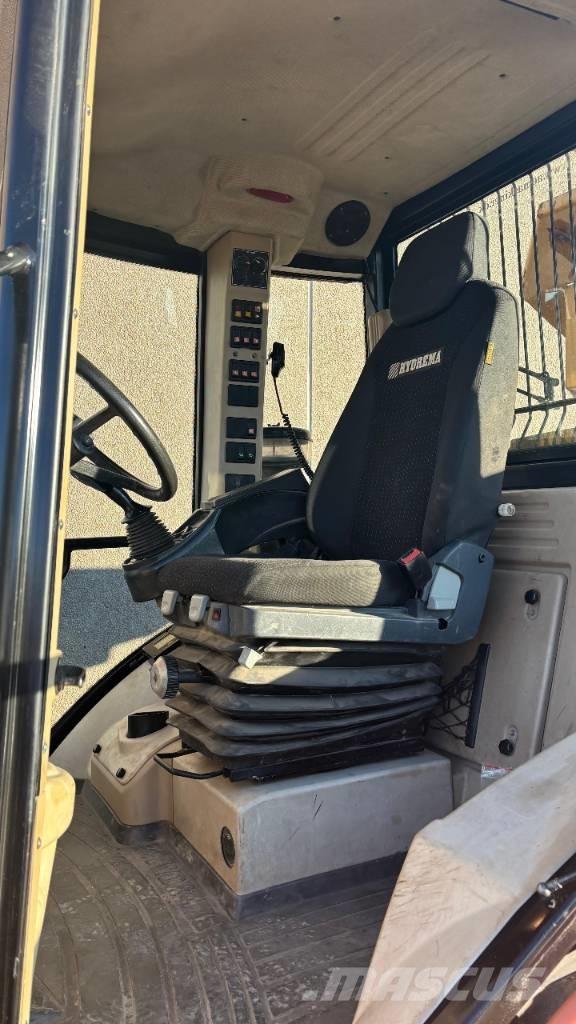 Hydrema 912 ES 鉸接式起吊車