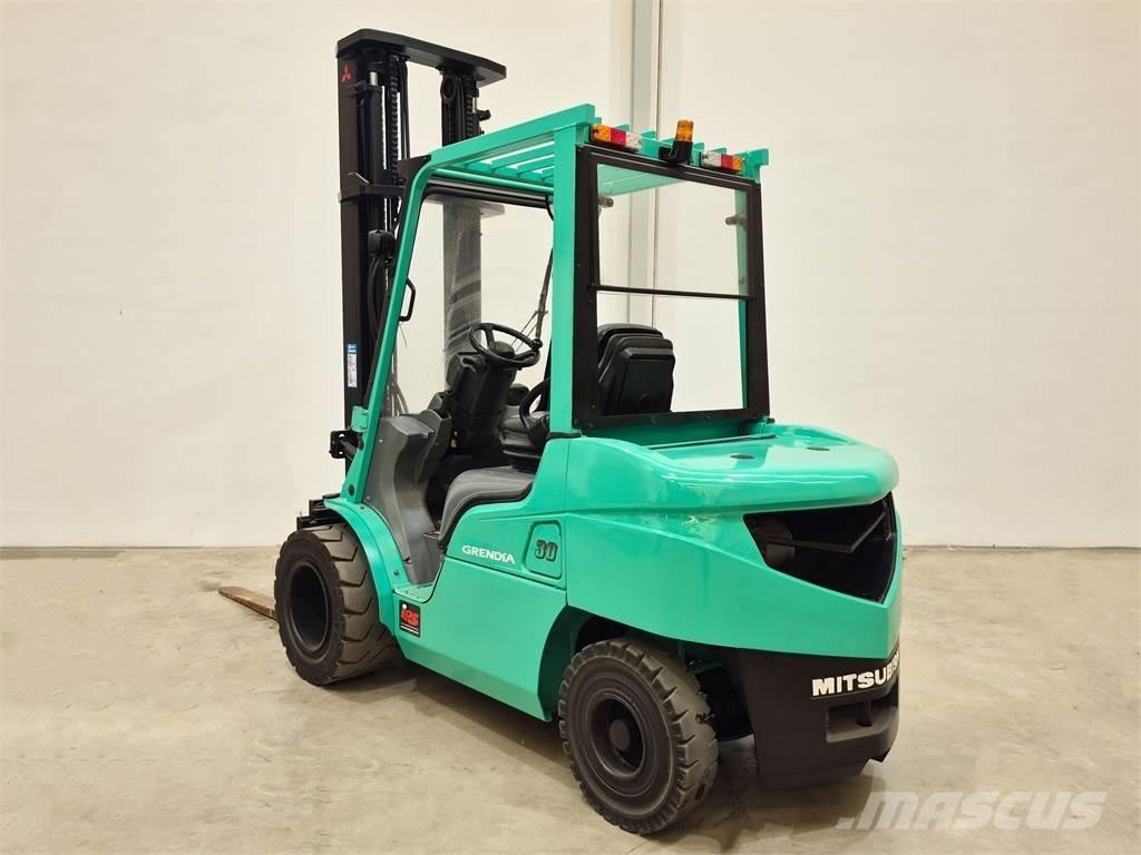 Mitsubishi FD30NTD 柴油卡車
