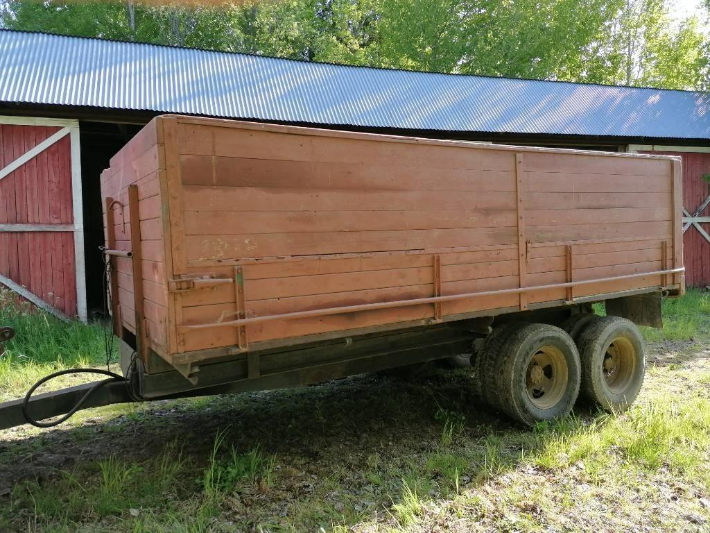  Perävaunu n. 10m3 運糧車