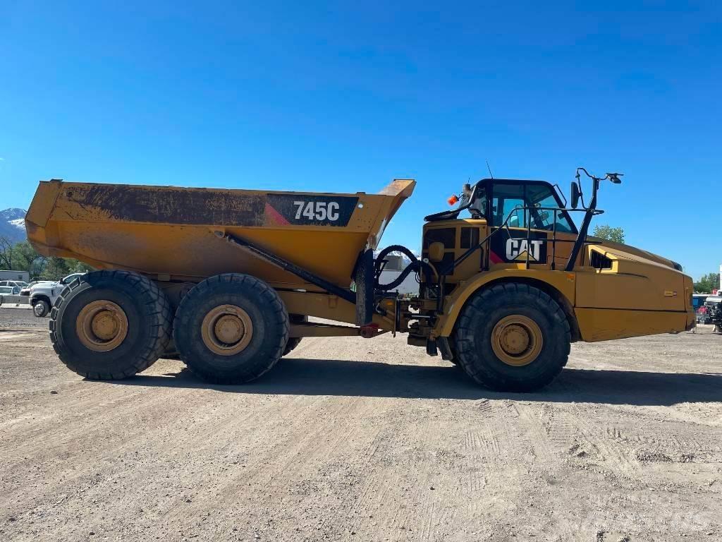 CAT 745 C 鉸接式起吊車