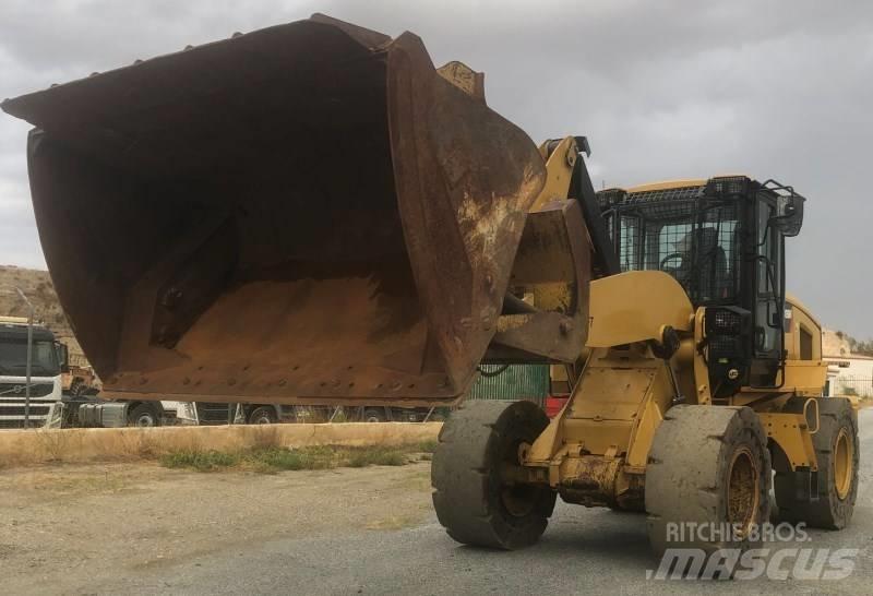 CAT 926M 輪胎式裝載機