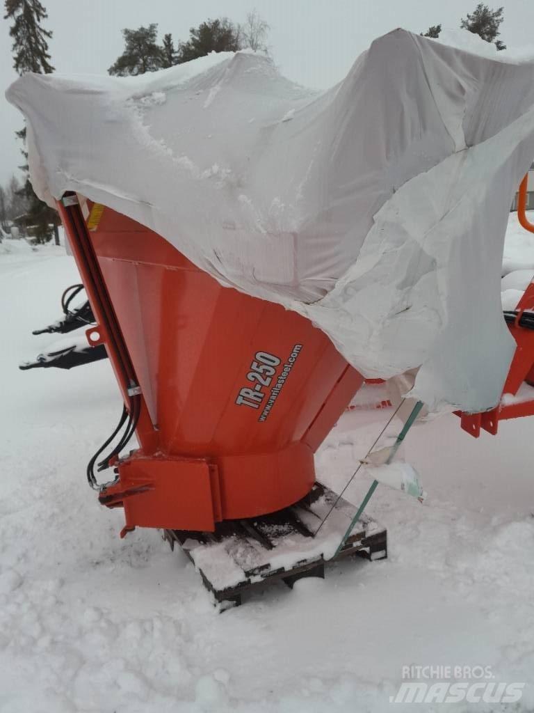 TR 250  HB 掃雪機