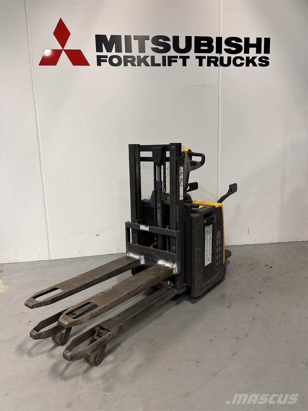 Atlet PDP200 自走式堆積機