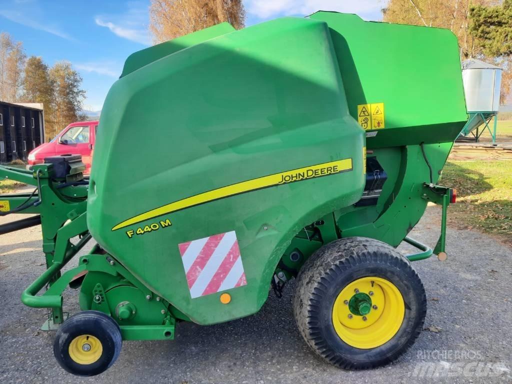 John Deere F 440 M 圓型牧草打包機