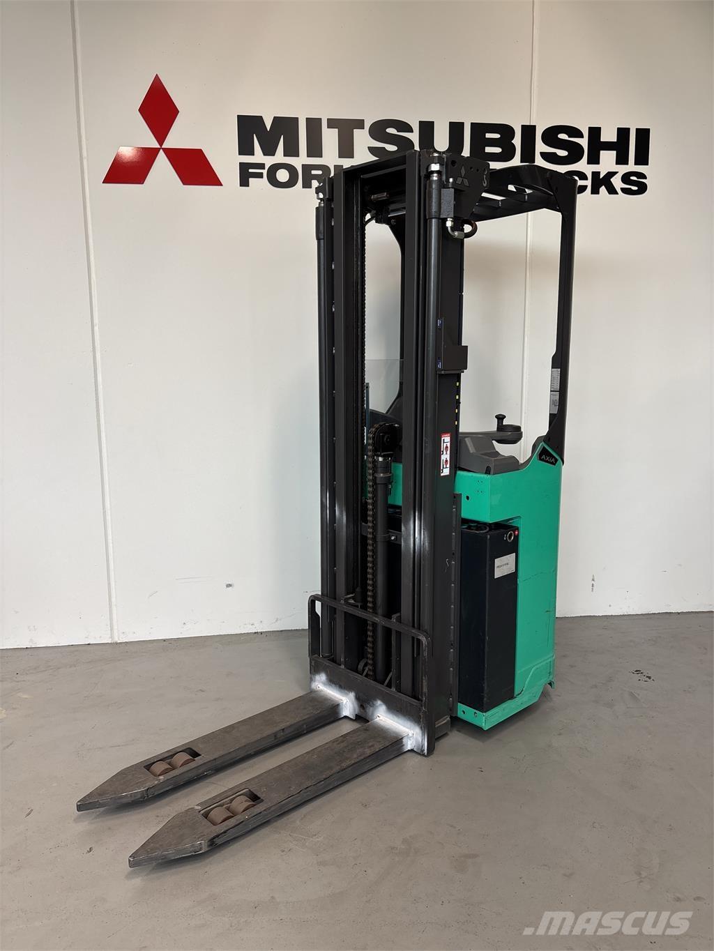 Mitsubishi SBR16N2 自走式堆積機