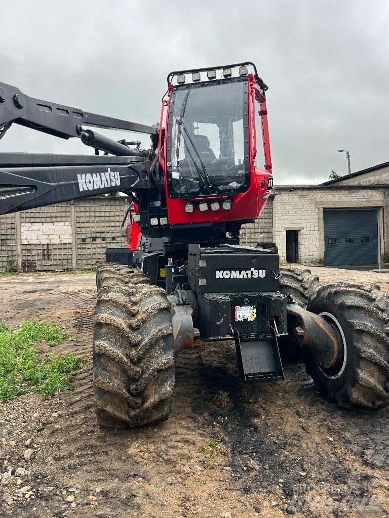 Komatsu 901 XC 收穫機