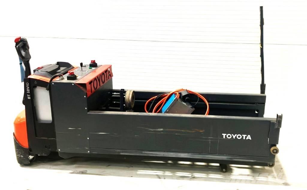 Toyota LWE200 + tugger 手拉式油壓拖板車