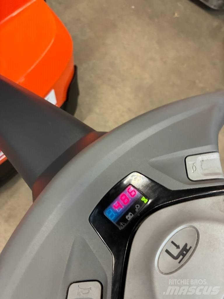 Toyota SWE120L 行走控制式堆積機