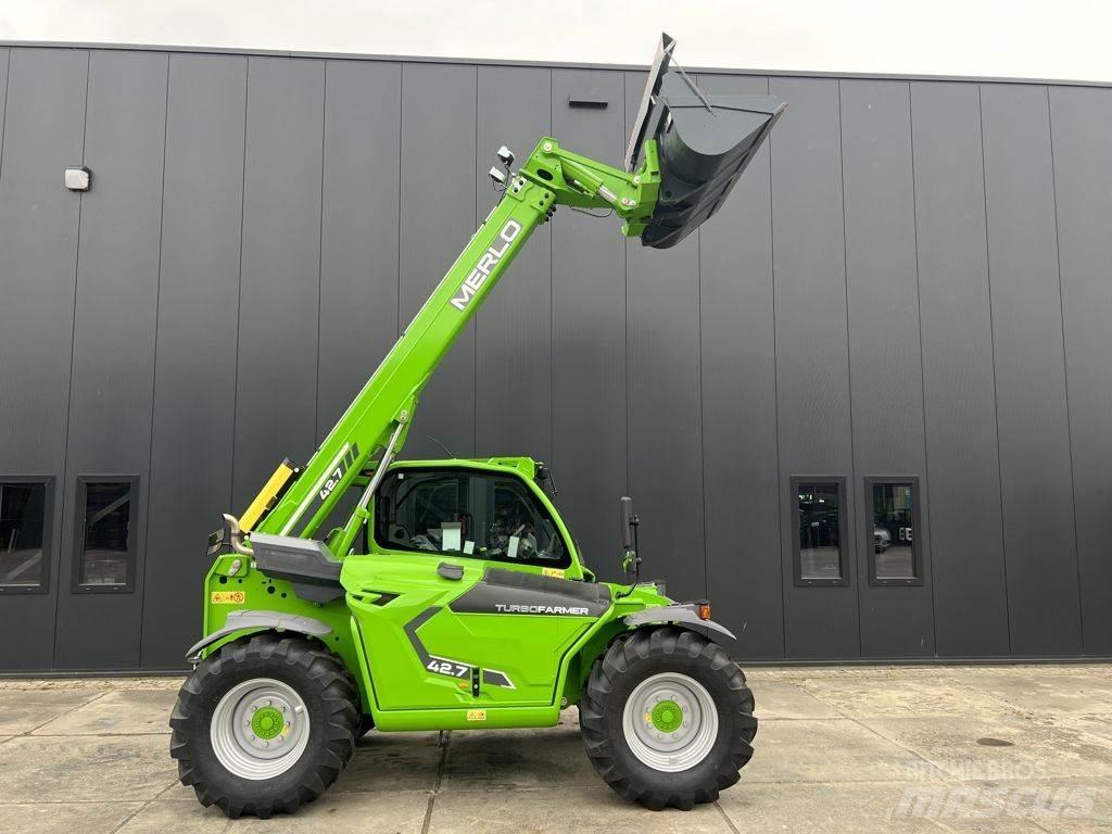 Merlo TF42.7TT-136 伸縮臂操作車