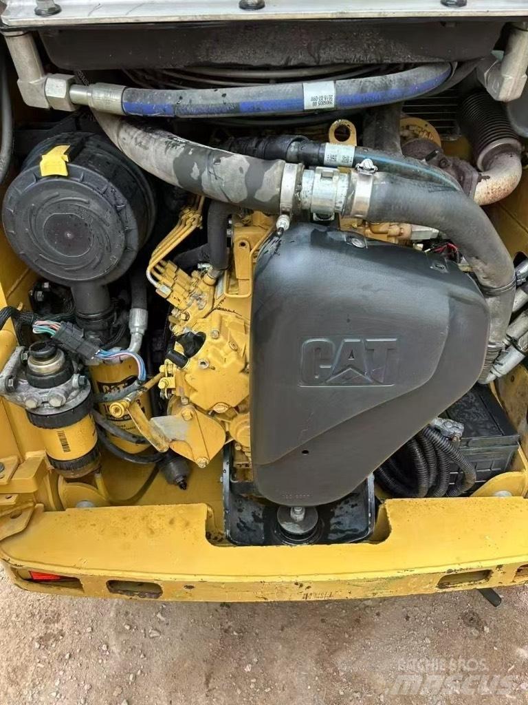 CAT 226 B 3 滑移轉向裝載機