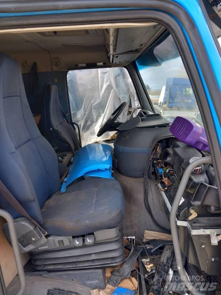 Volvo FM 9.320 駕駛室與內部