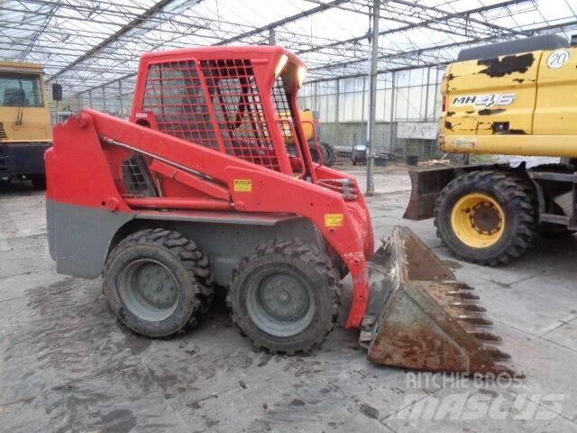 Bobcat S130 滑移轉向裝載機