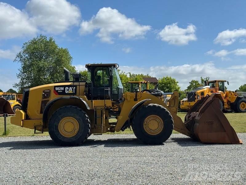 CAT 982 M 輪胎式裝載機