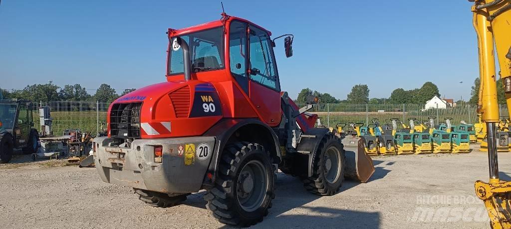 Komatsu WA 90 輪胎式裝載機