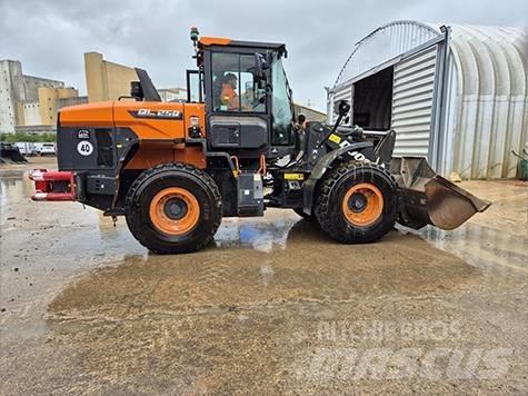 Doosan DL 250-7 輪胎式裝載機