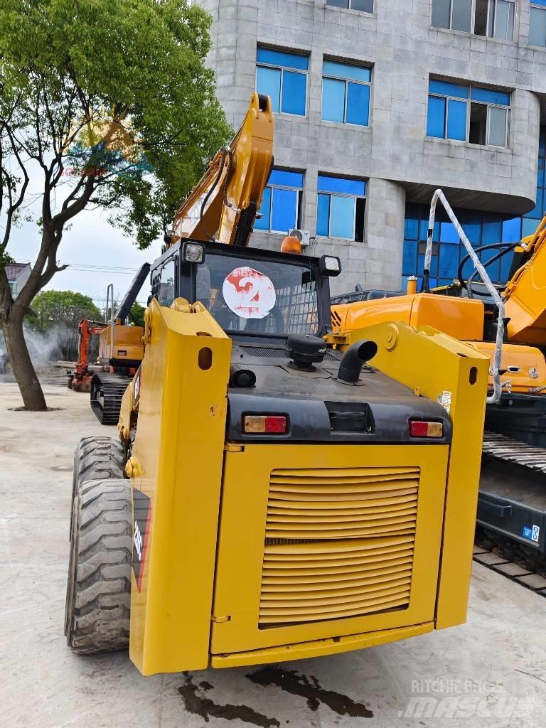 CAT 226 C 滑移轉向裝載機