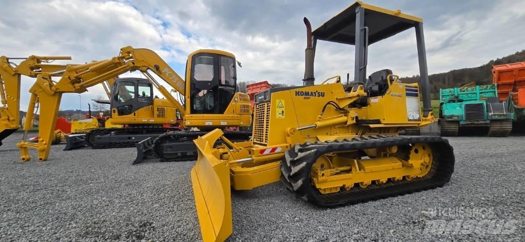Komatsu D 21 P-8 履帶推土機