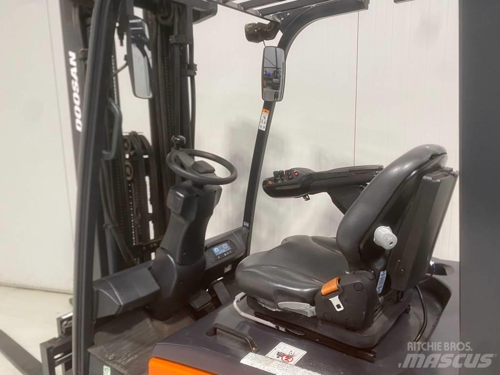 Doosan B18X-7 電動堆高機