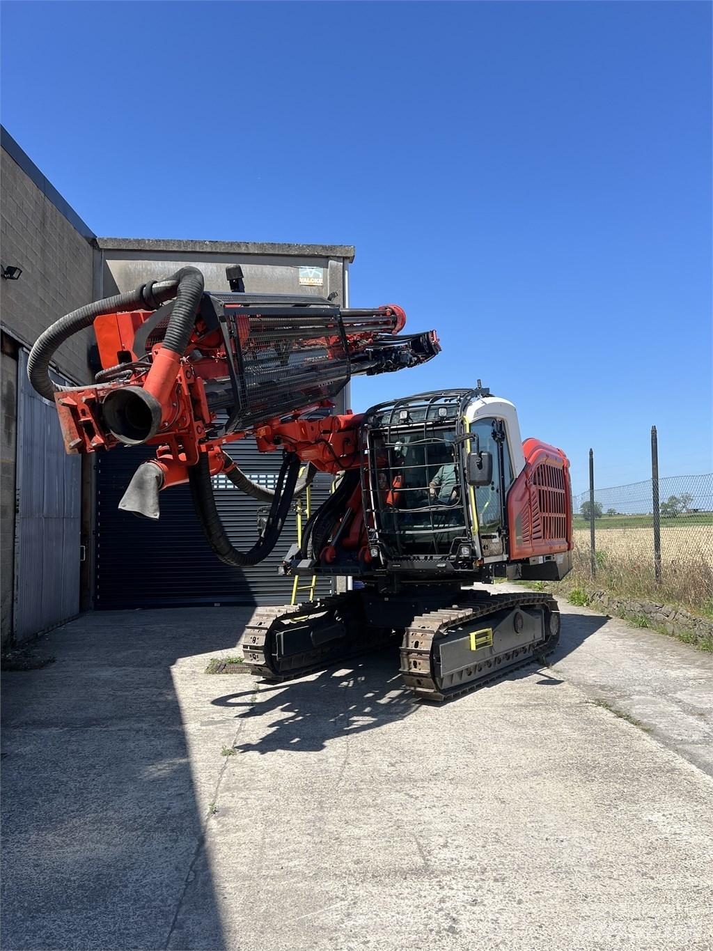 Sandvik dx910i 鑽孔機