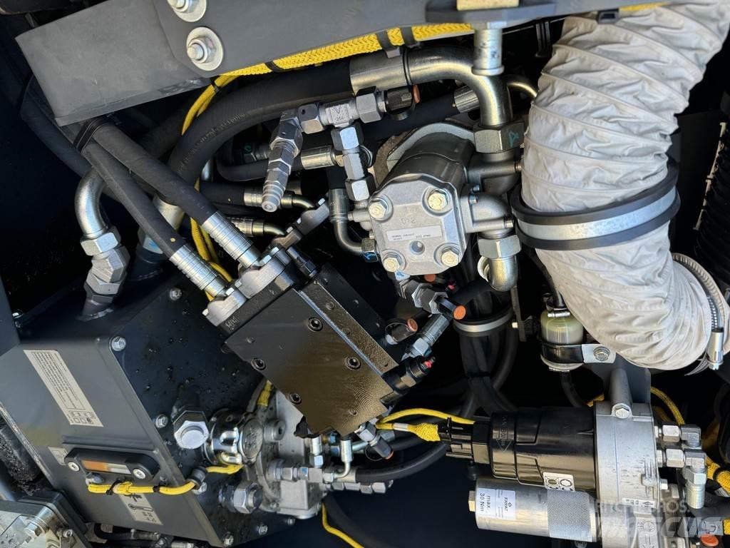 Bomag BF 300 C-2 瀝青攤舖機/鋪路機