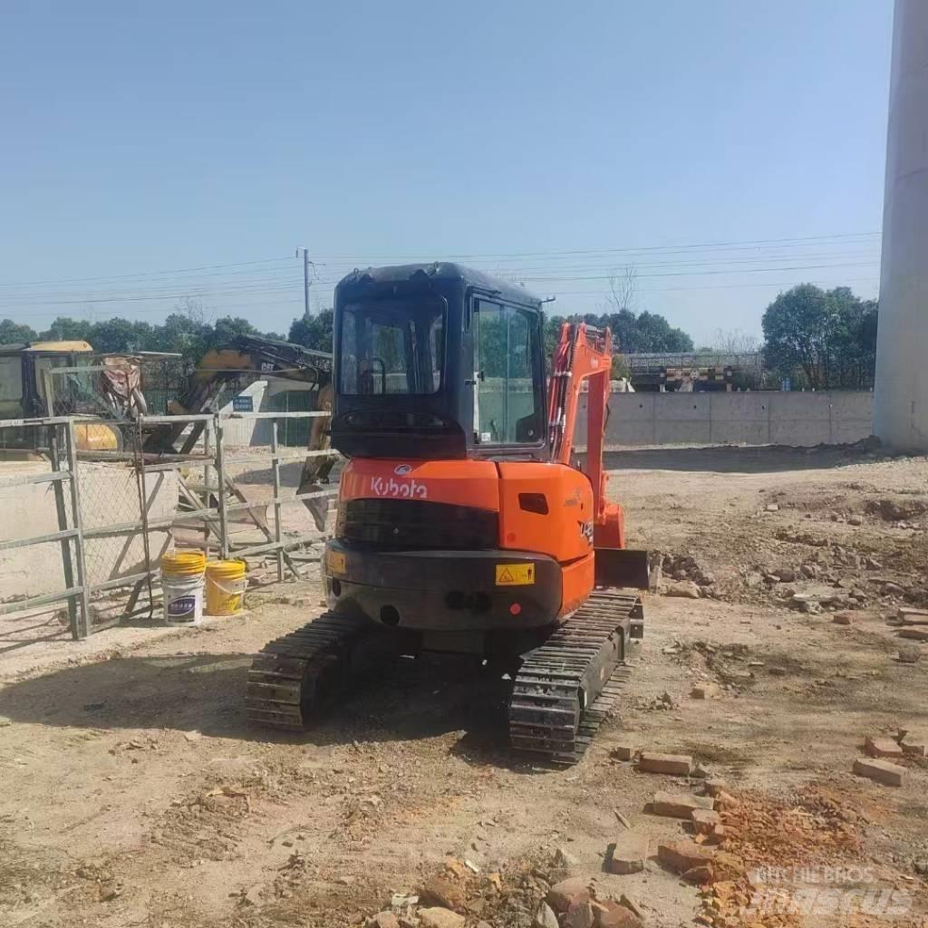 Kubota U 27 小型挖土機/掘鑿機<7t(小型挖掘機)