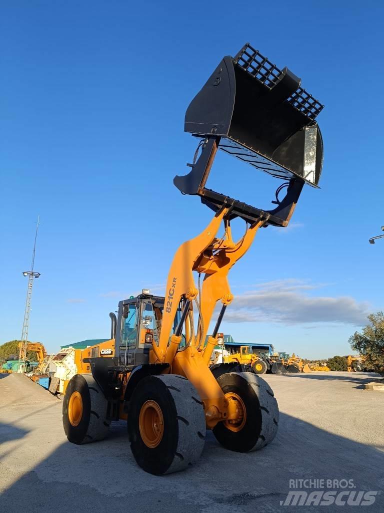 CASE 821C XR 輪胎式裝載機