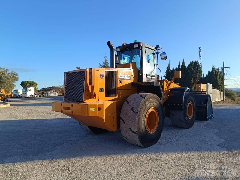 CASE 821C XR 輪胎式裝載機
