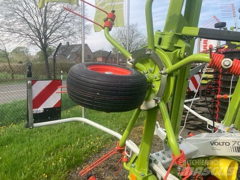 CLAAS Volto 700 耙與翻草機