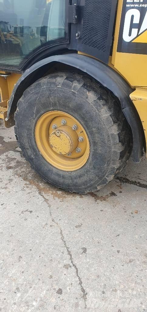 CAT 906M 輪胎式裝載機