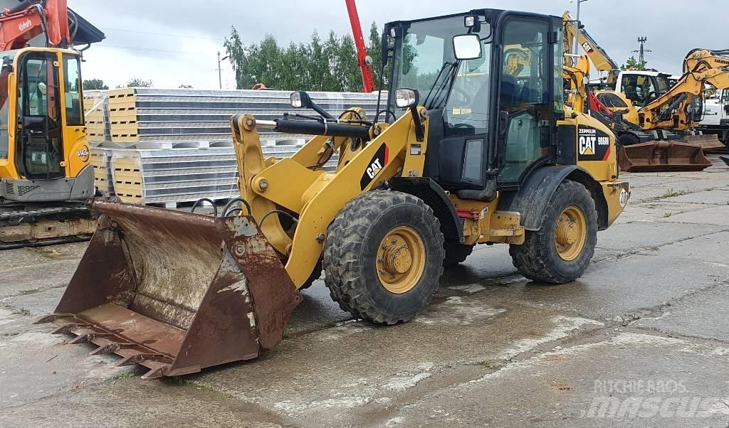 CAT 906M 輪胎式裝載機