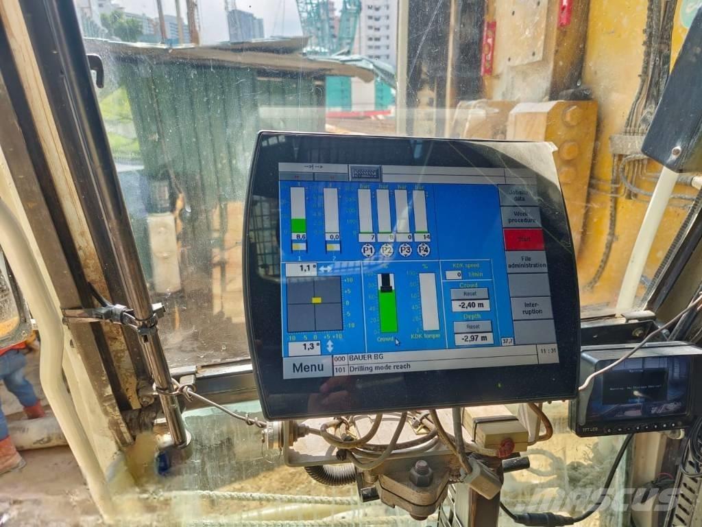 Bauer BG 36 重型鑽孔機