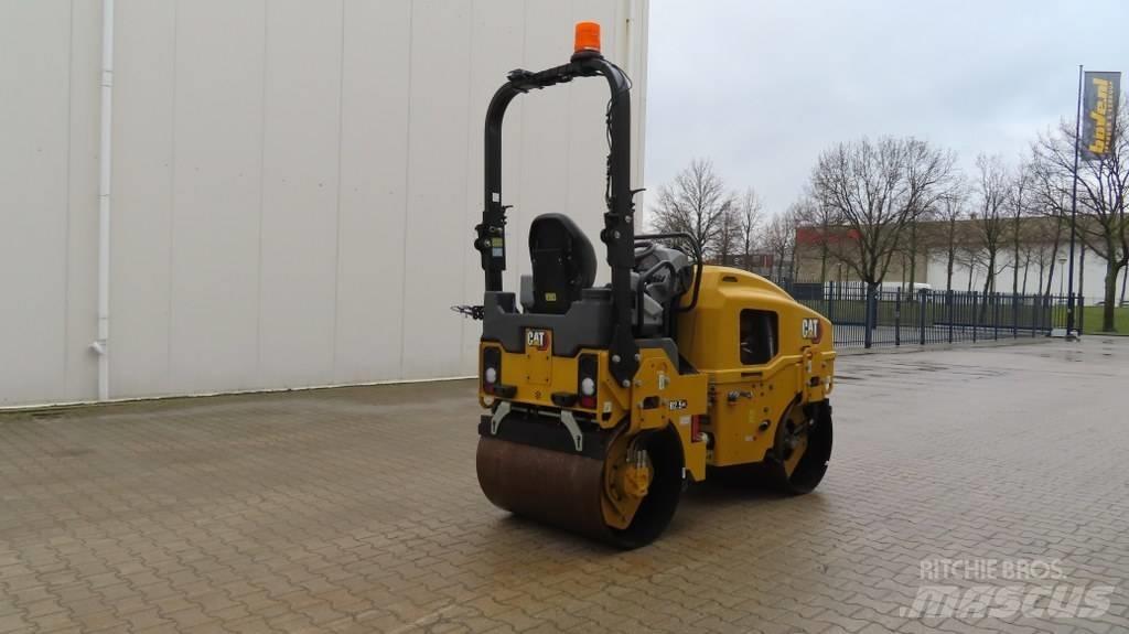 CAT CB2.5 GC 雙輪滾壓機