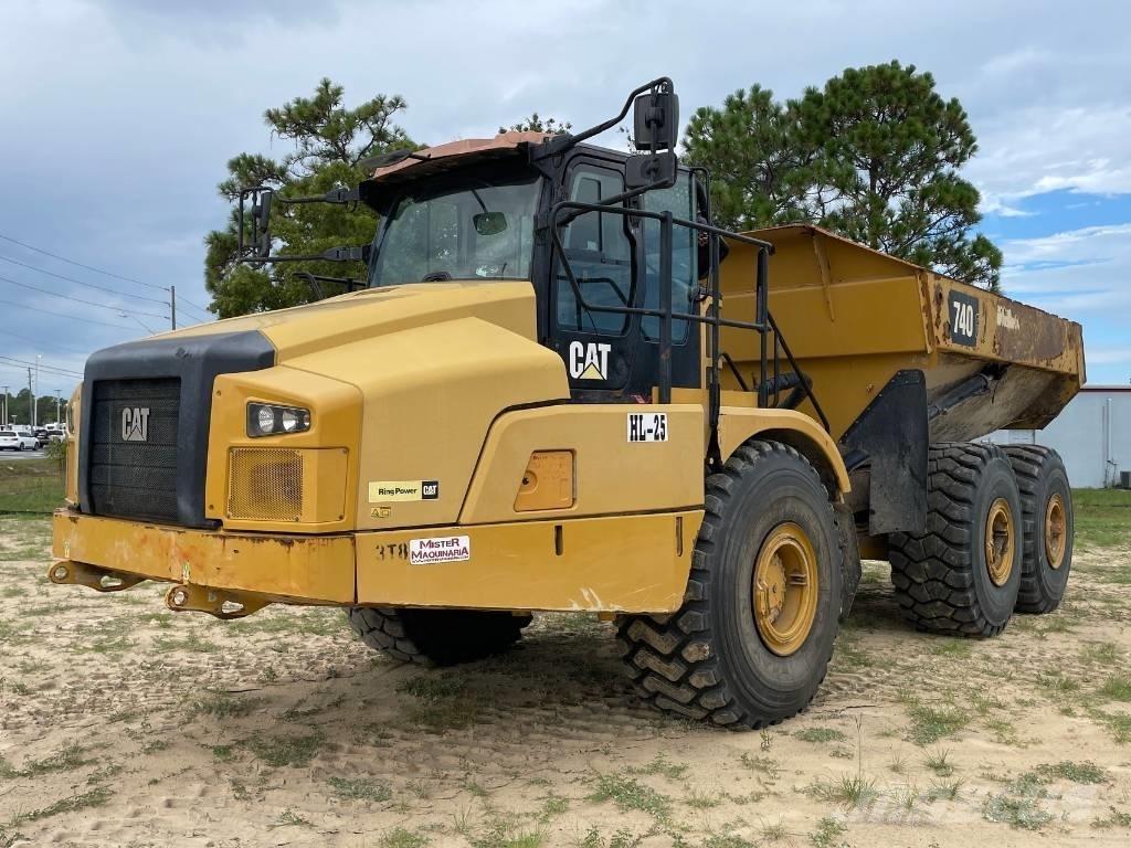 CAT 740 GC 鉸接式起吊車