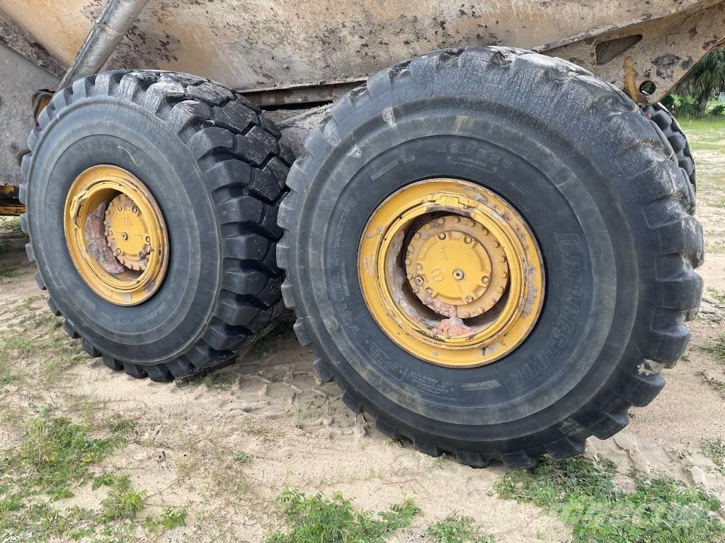 CAT 740 GC 鉸接式起吊車
