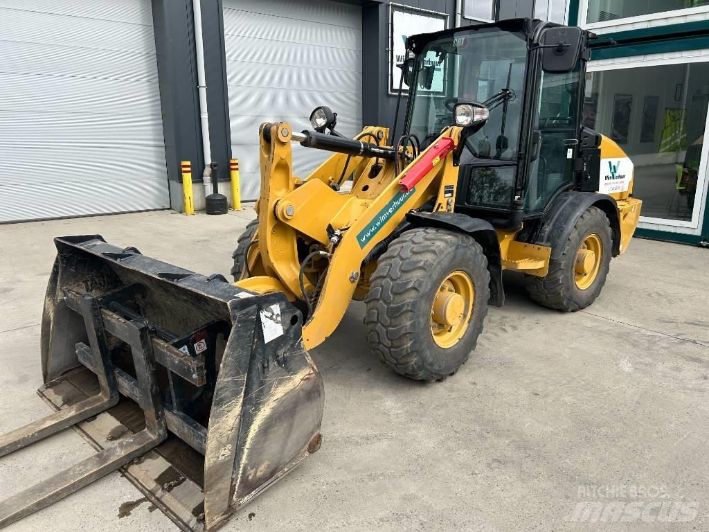 CAT 906 滑移轉向裝載機