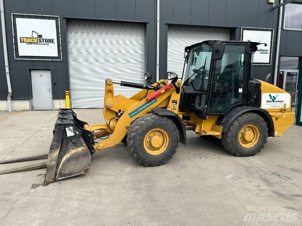 CAT 906 滑移轉向裝載機