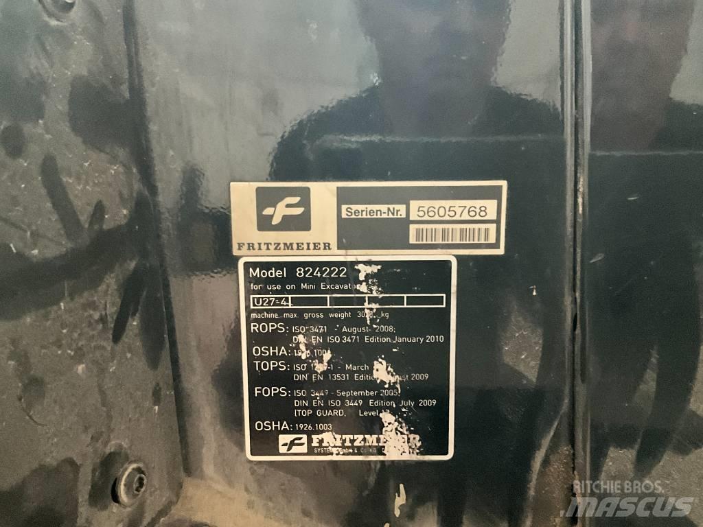 Kubota U 27-4 駕駛室與內部