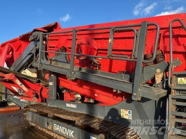 Sandvik QE 441 移動式篩選機