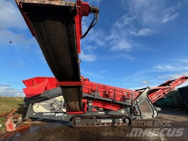 Sandvik QE 441 移動式篩選機