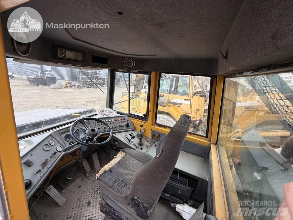 Volvo A 25 C 鉸接式起吊車
