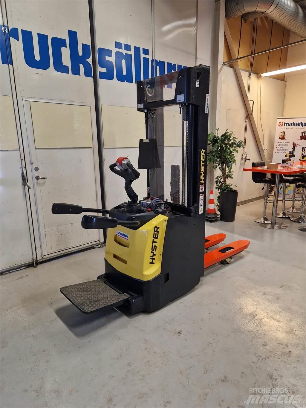 Hyster S1.4S IL 行走控制式堆積機