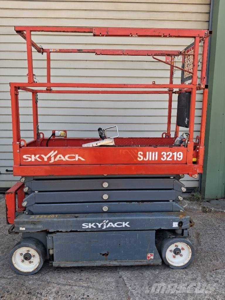 SkyJack SJ III 3219 剪式升降機
